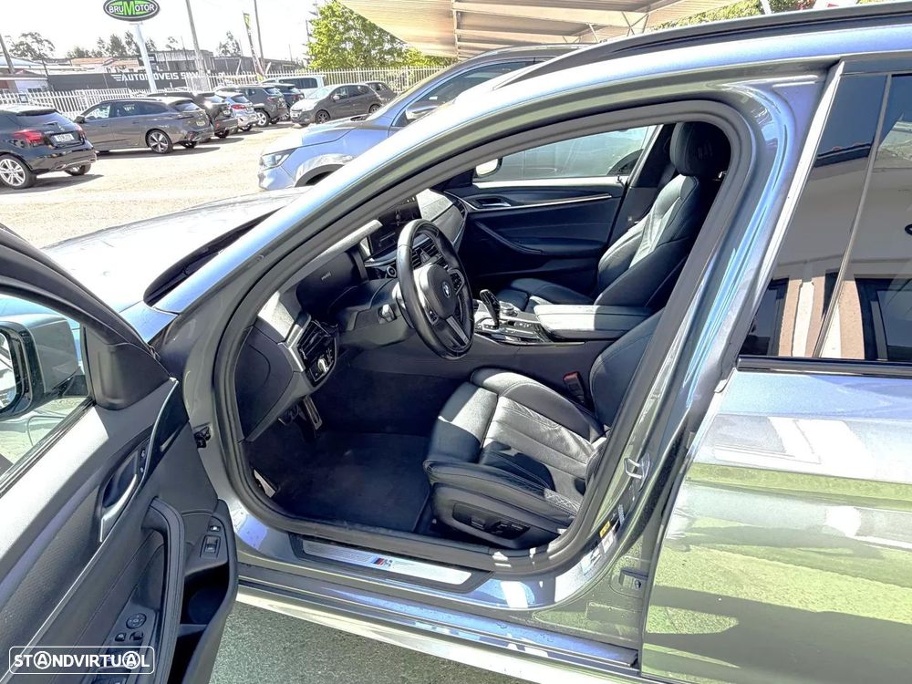 BMW 530 e Pack Desportivo M - 8