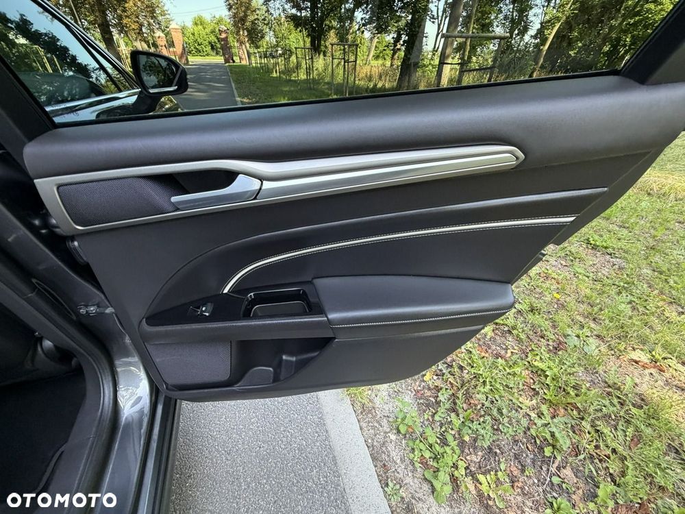 Ford Mondeo - 29