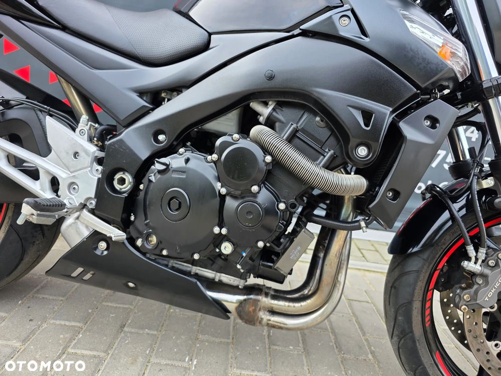 Suzuki GSR - 27