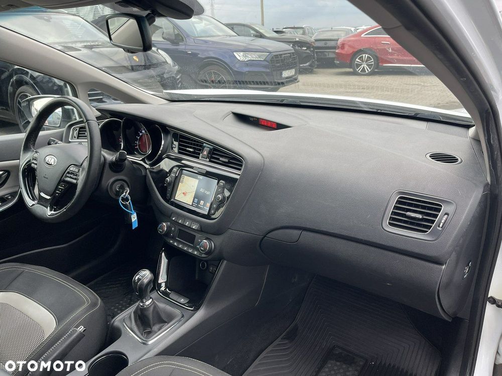Kia Ceed 1.6 GDI ISG Vision - 9