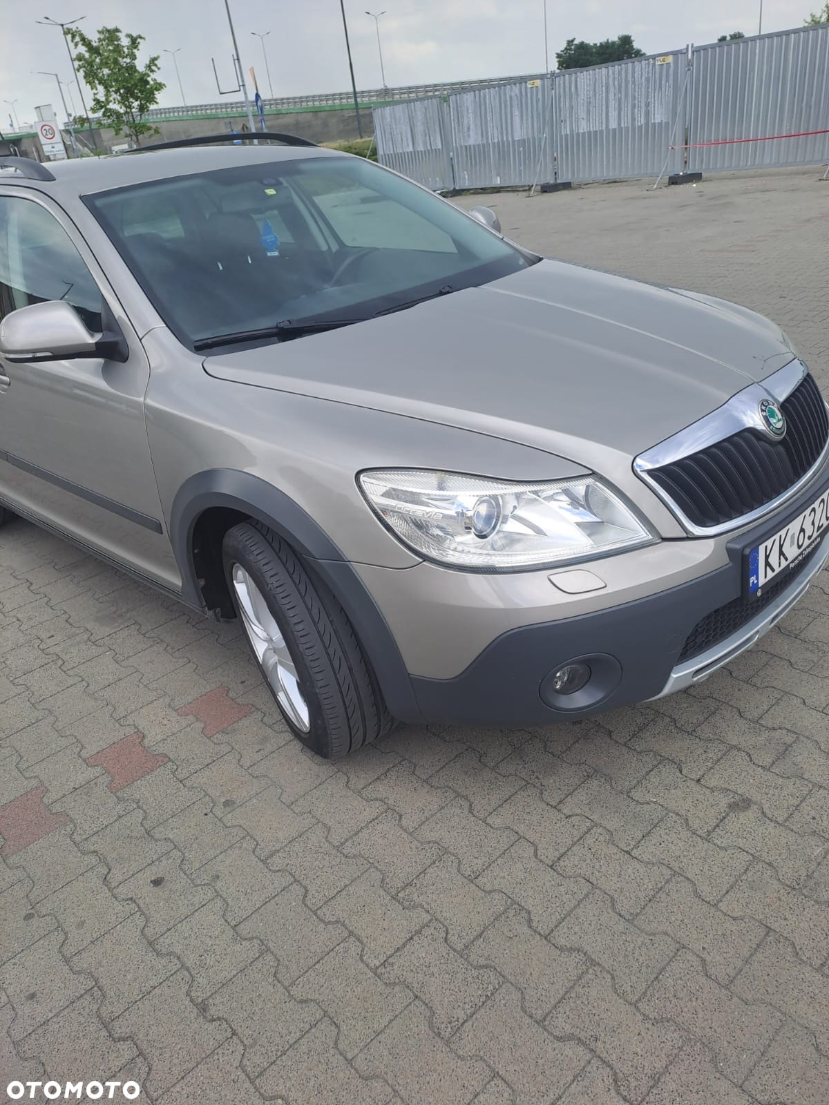 Skoda Octavia Combi 2.0 TDI DPF 4x4 Scout - 4