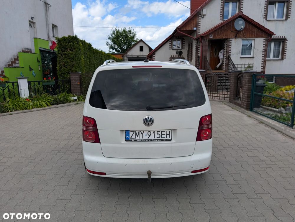 Volkswagen Touran 2.0 TDI DPF R-Line Edition - 4