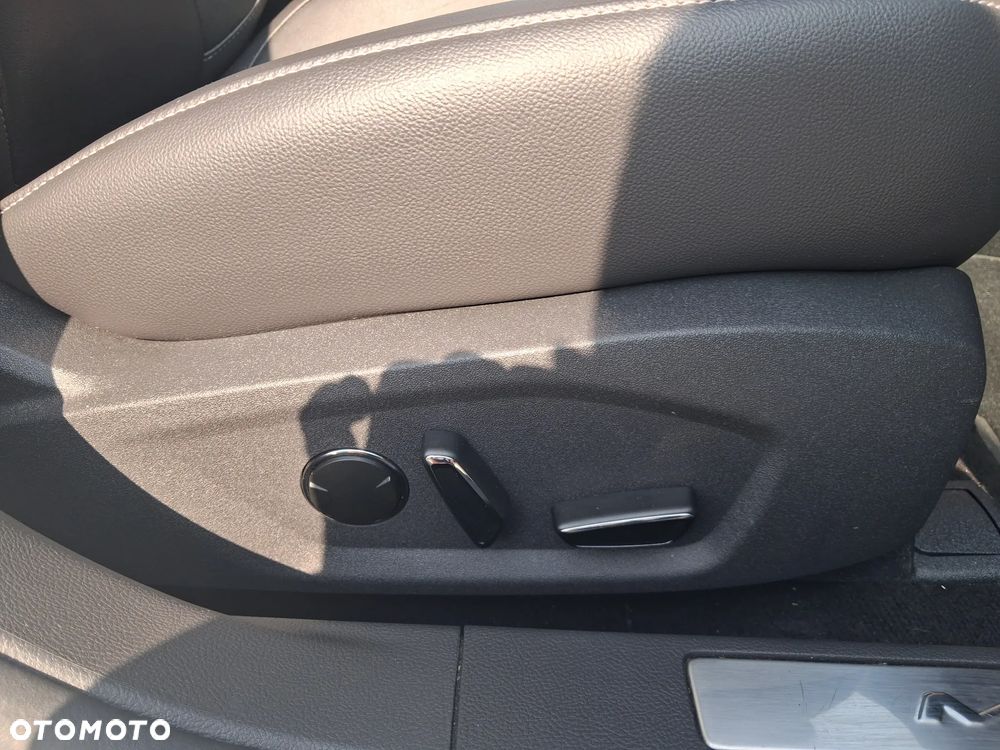 Ford Mondeo 2.0 EcoBlue Titanium - 31