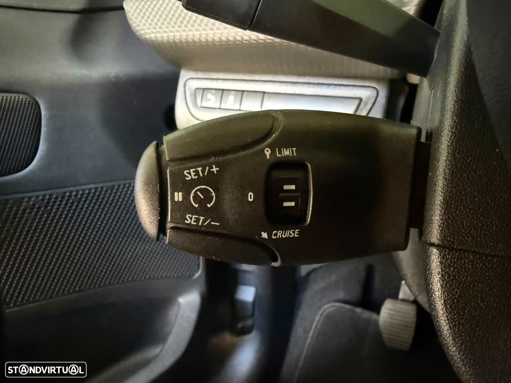 Peugeot 2008 1.2 PureTech Allure - 21