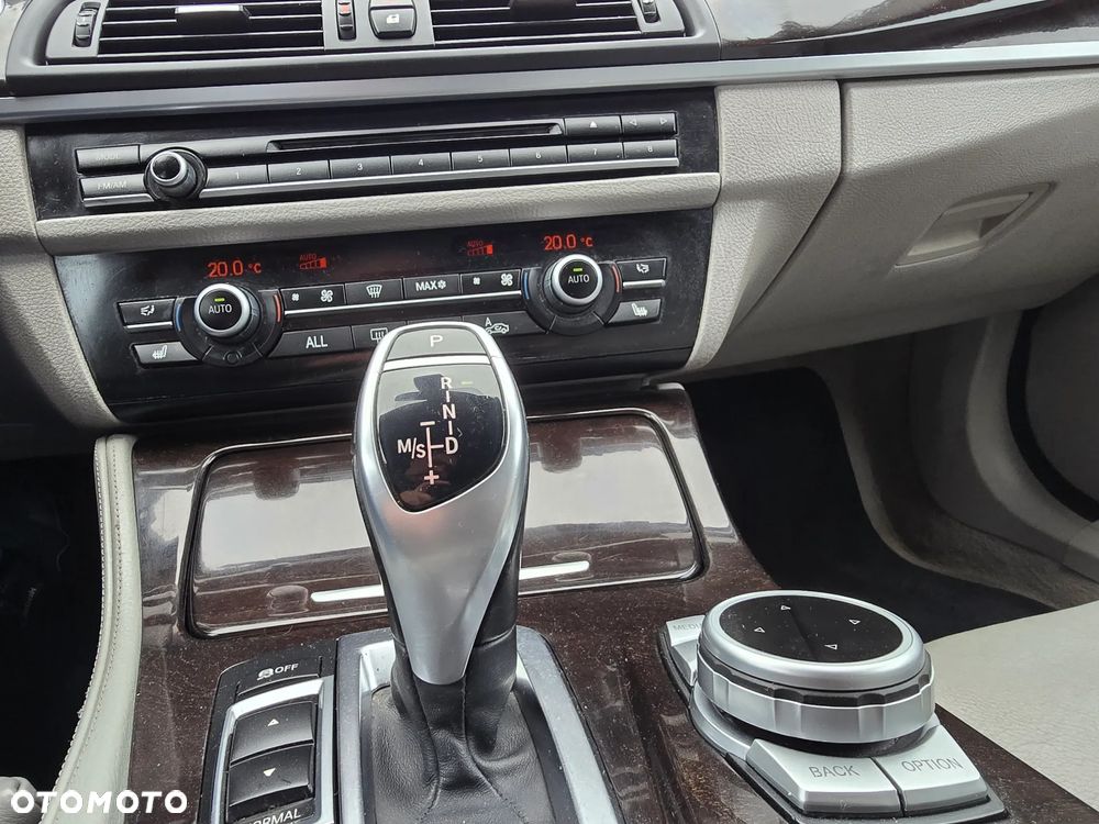 BMW Seria 5 528i Sport-Aut - 23