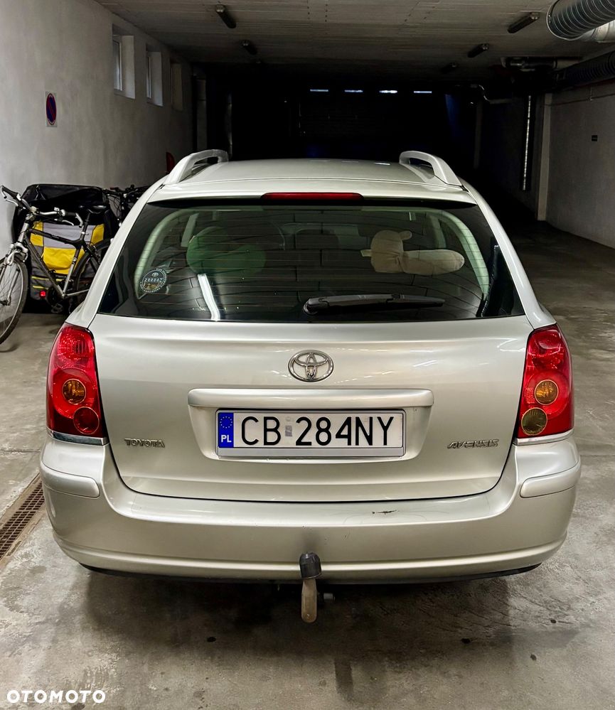 Toyota Avensis 1.8 VVT-i Combi - 2