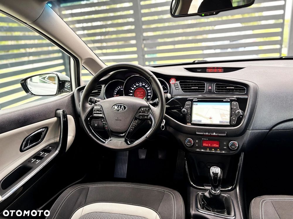 Kia Ceed 1.6 GDI Dream Team Edition - 8