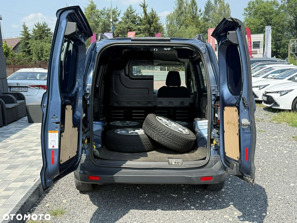 Ford Transit Courier - 13