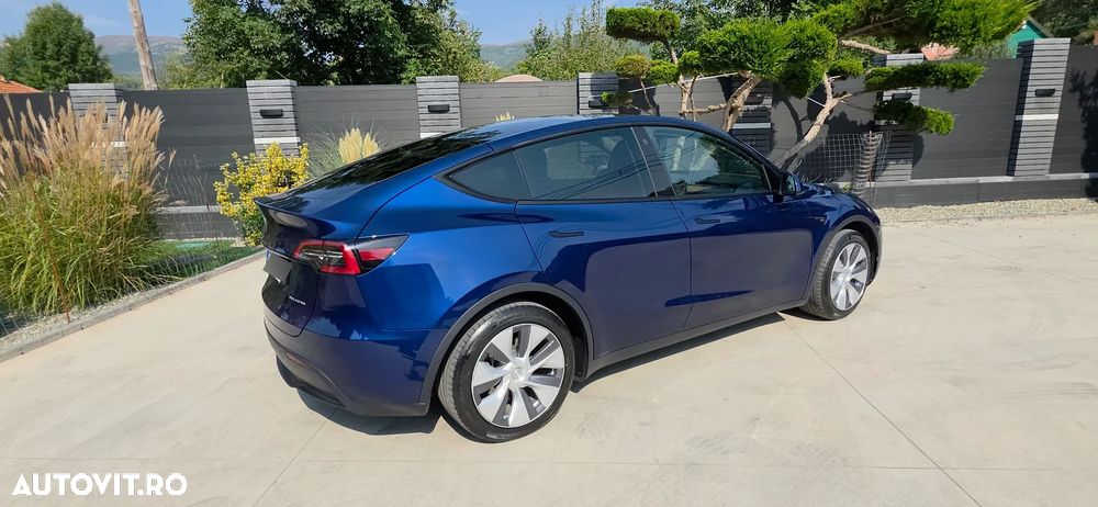 Tesla Model Y - 7
