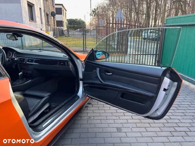 BMW Seria 3 325i Coupe - 31