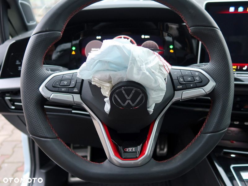 Volkswagen Golf - 23