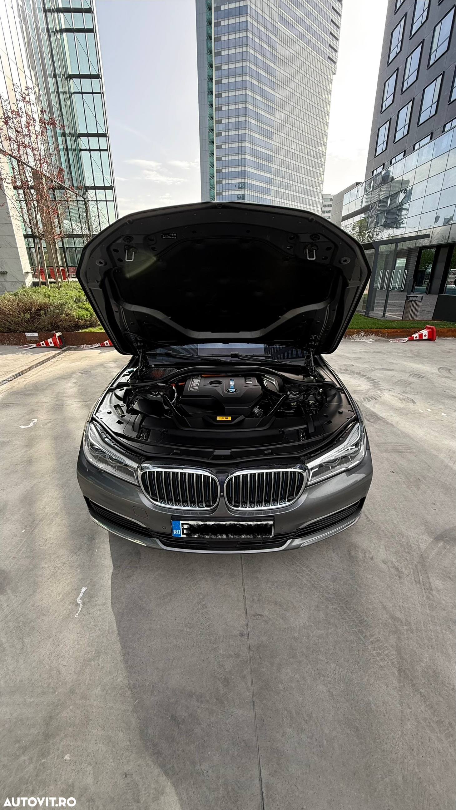 BMW Seria 7 740e iPerformance - 12