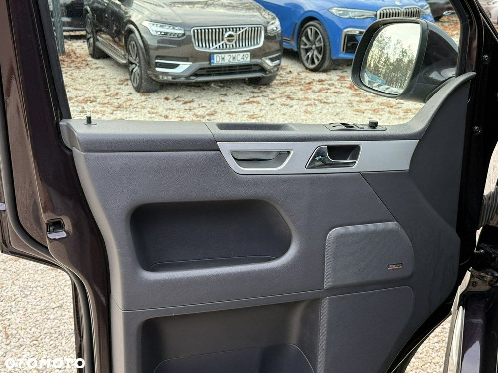 Volkswagen Multivan - 13