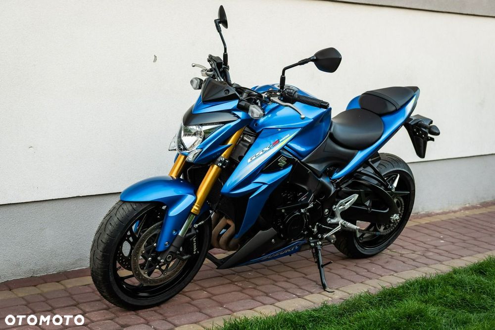 Suzuki GSX - 6