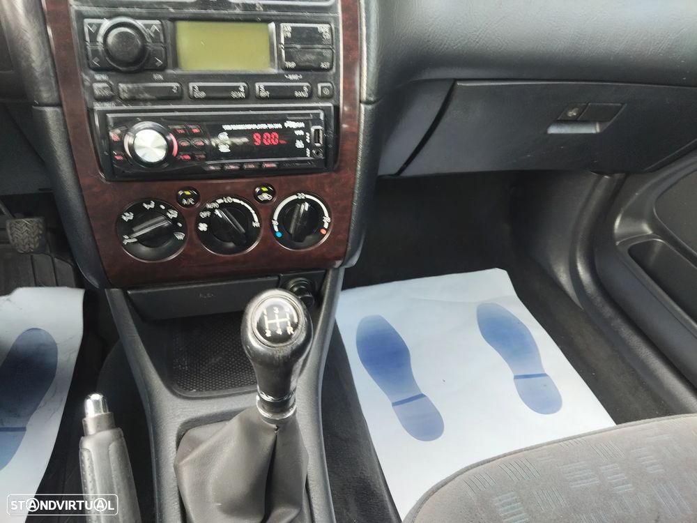 Toyota Avensis S/D 2.0 D4D Sol EC - 12