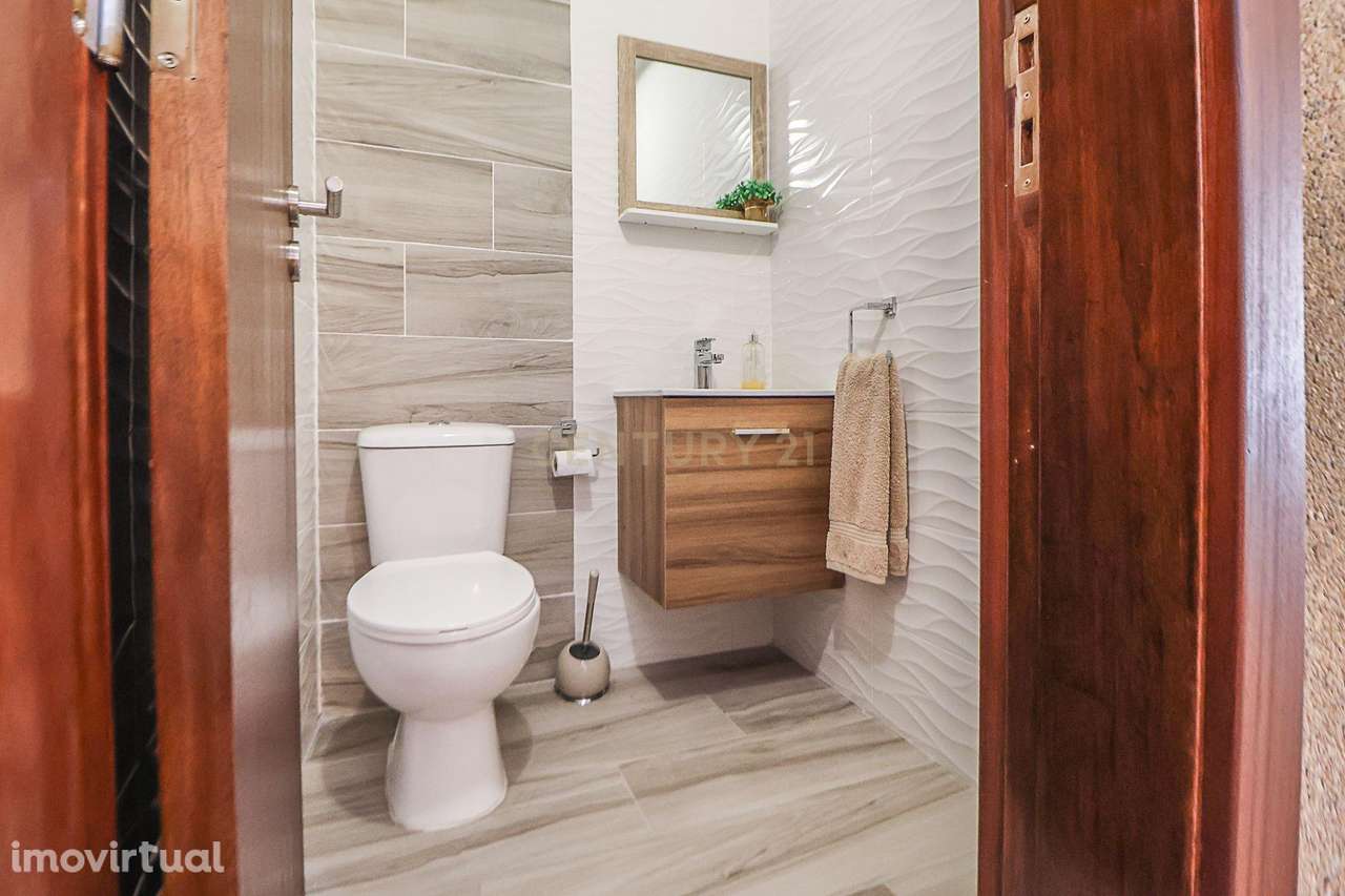 Loja na Torre da Marinha - Grande imagem: 5/12