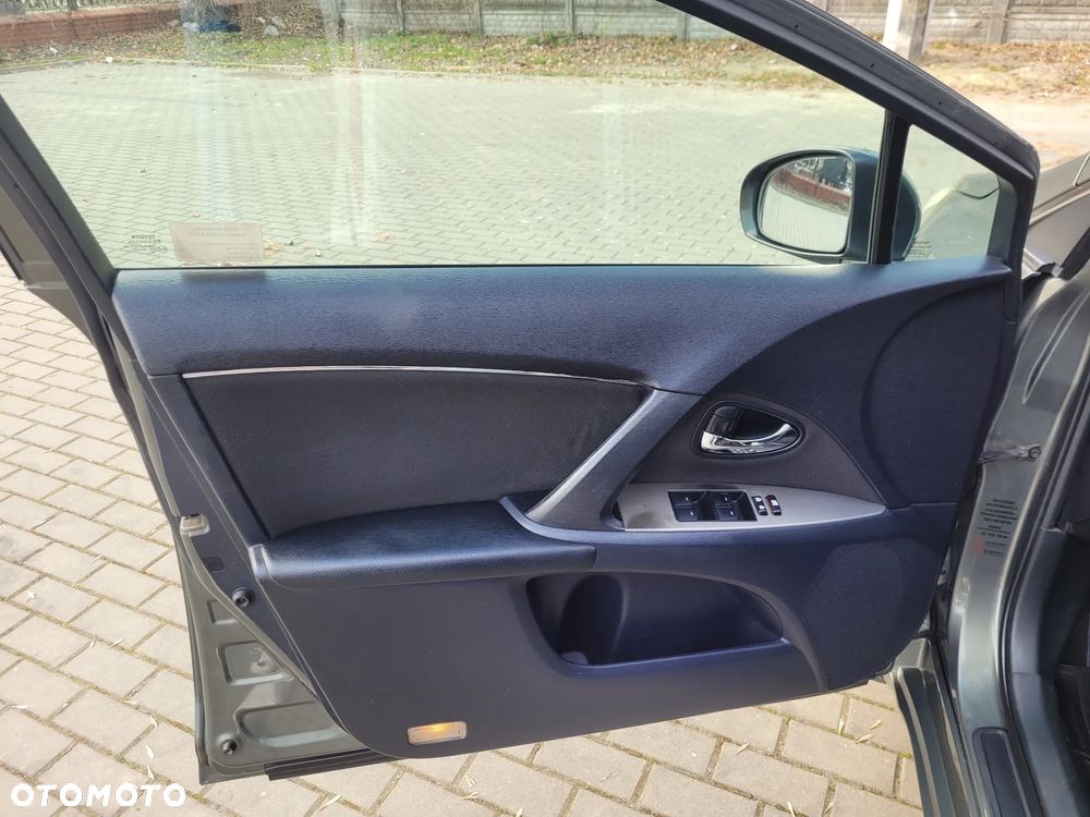 Toyota Avensis - 8