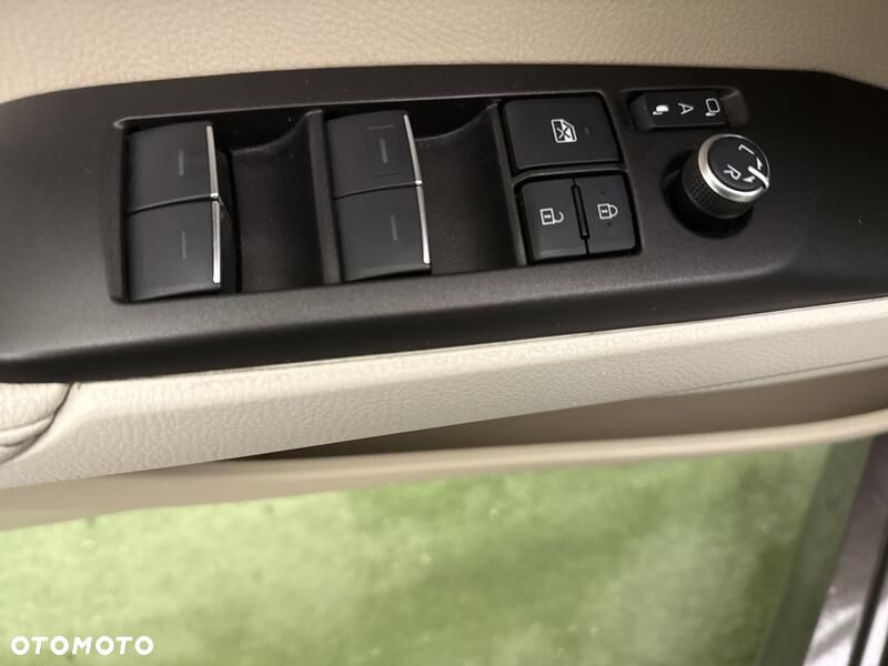 Toyota Camry 2.5 Hybrid Executive CVT - 12