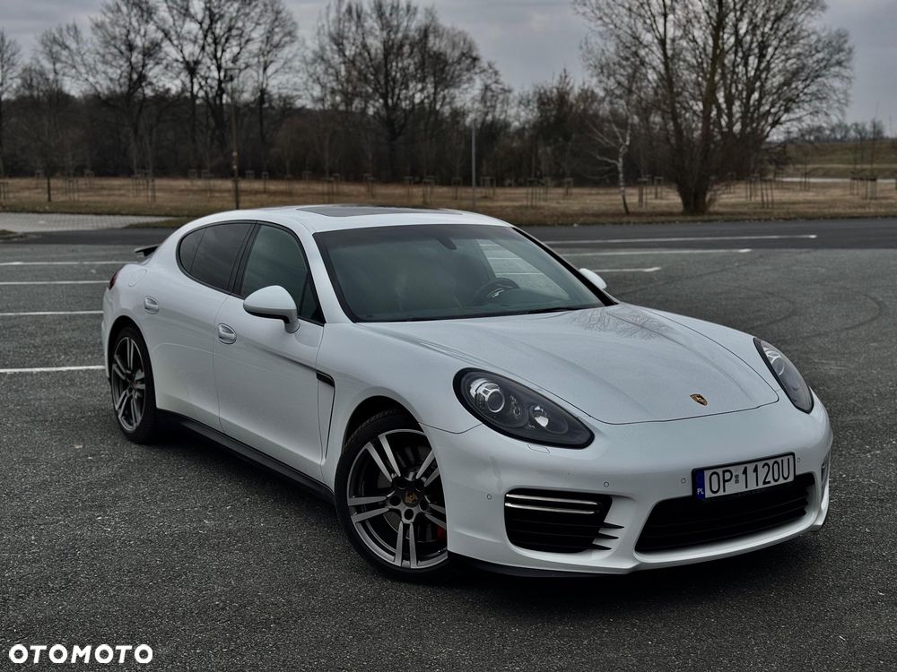 Porsche Panamera GTS - 4