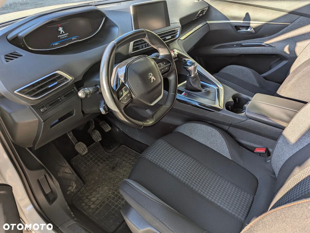 Peugeot 5008 1.6 BlueHDI Active S&S - 4