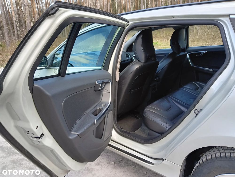 Volvo V60 D3 Summum - 30