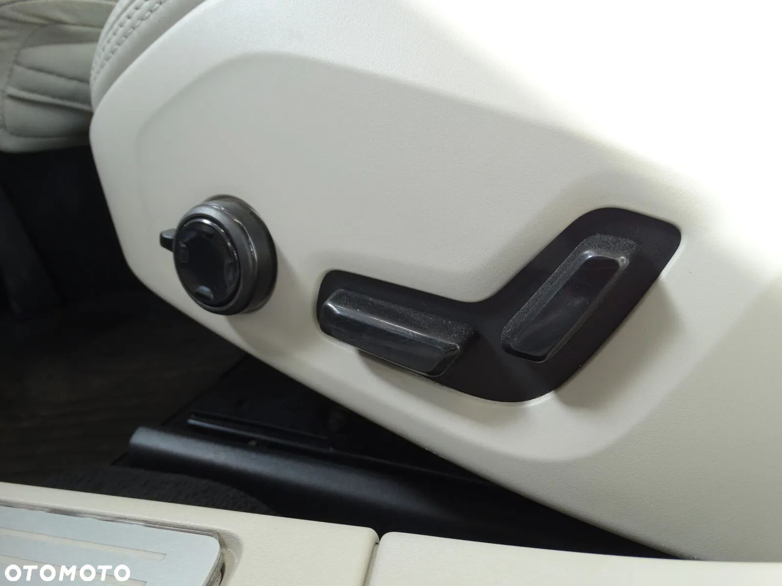 Volvo S90 T4 Momentum Pro - 24