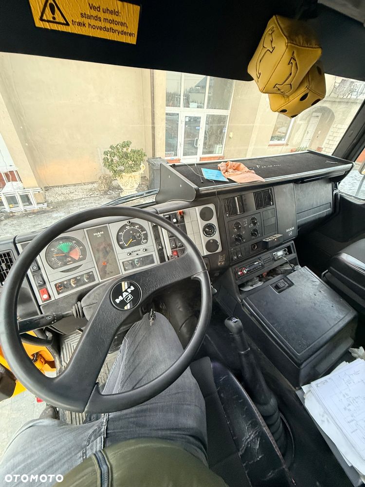 MAN F2000 - 8