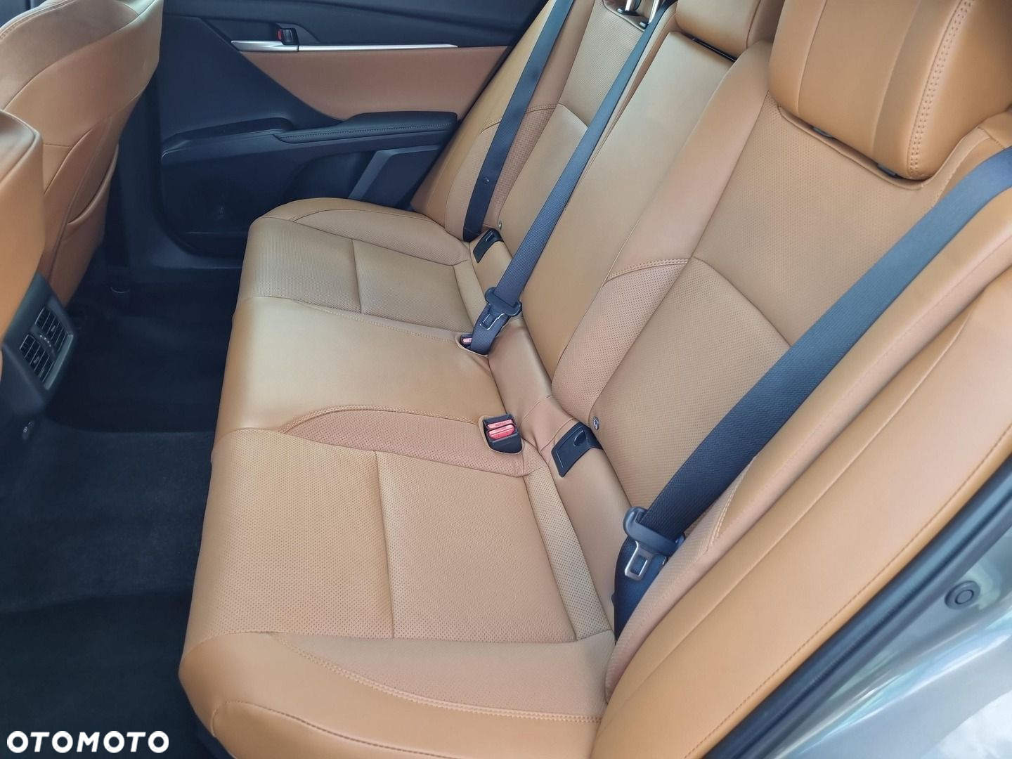 Toyota Camry - 11