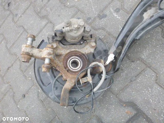 PIASTA LEWY PRZÓD LEWA PRZEDNIA TOYOTA YARIS II 1.3 ABS 05- - 11