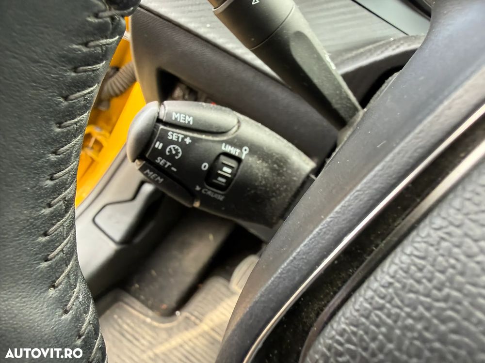 Peugeot 208 1.2 L PureTech STT Active - 19
