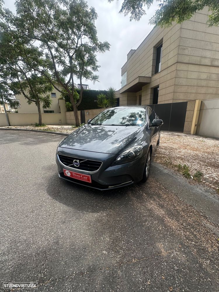 Volvo V40 D2 Momentum - 1