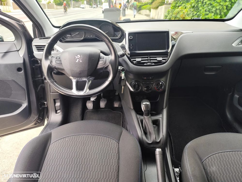 Peugeot 208 1.2 PureTech Style - 6
