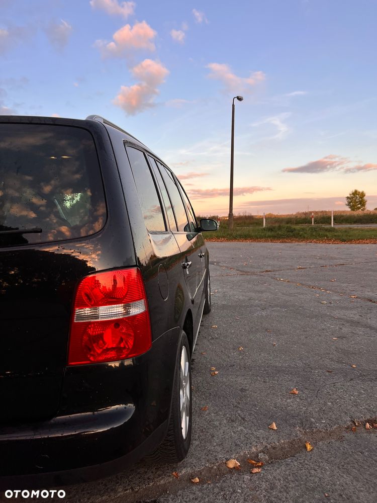 Volkswagen Touran - 8
