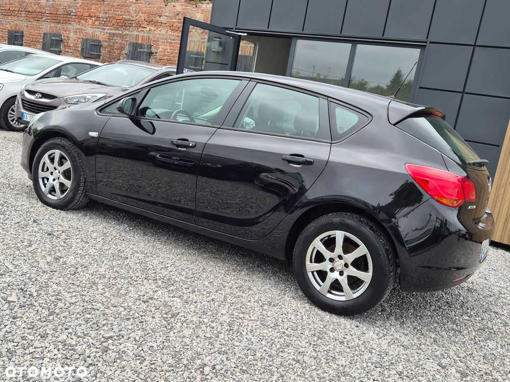 Opel Astra 1.6 Design Edition - 8