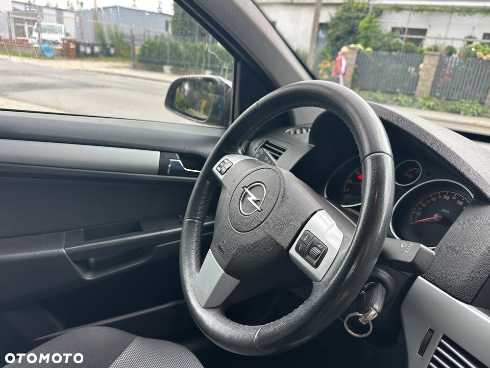Opel Astra 2009 photo 3