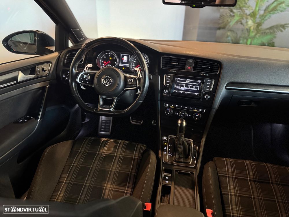 VW Golf 2.0 TDI GTD DSG - 38