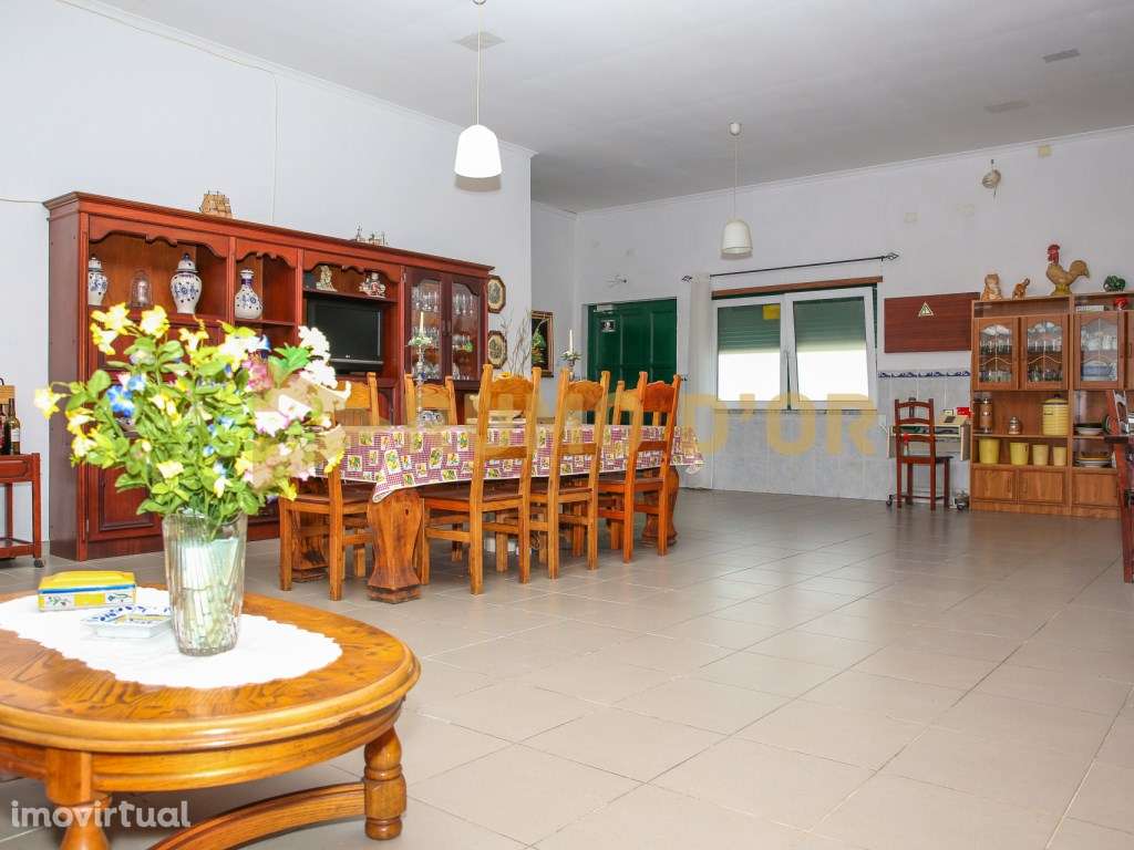 Restaurante em Azambuja c/ 770m2 e com 4000m2 de parqueamanto - Grande imagem: 4/49