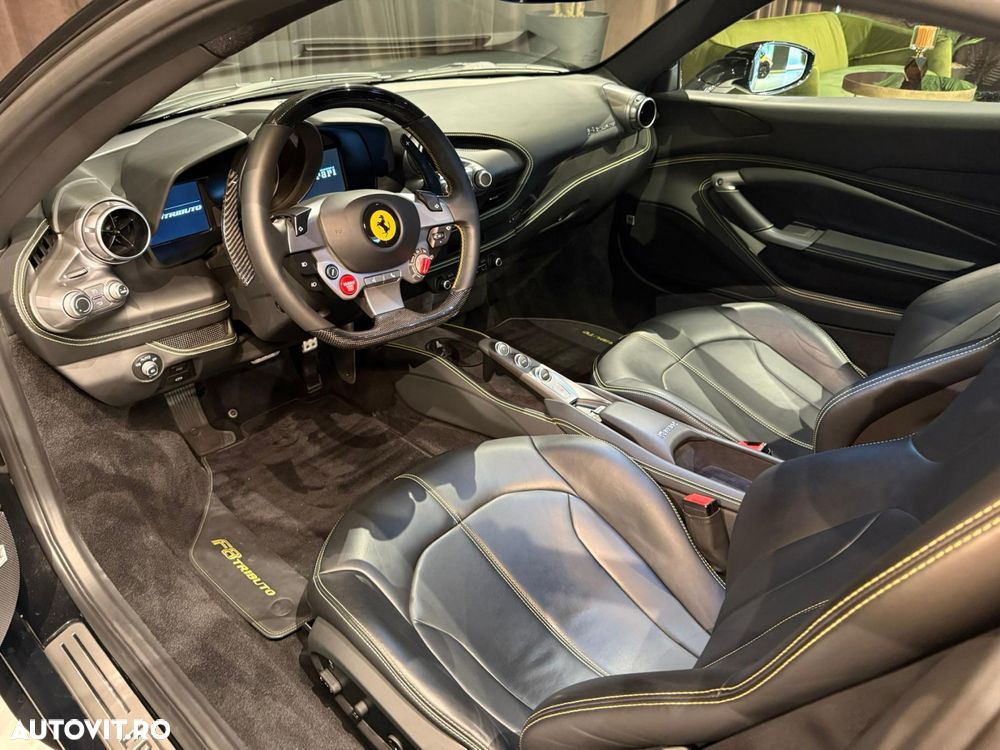Ferrari F8 - 12
