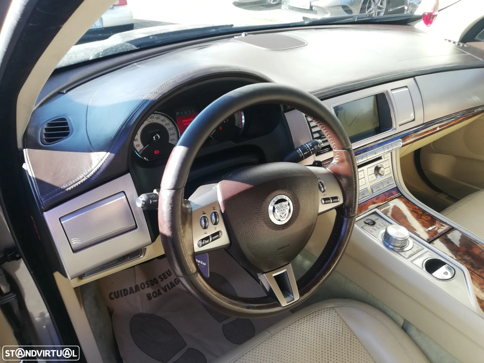 Jaguar XF 2.7 D V6 Premium Luxury - 16