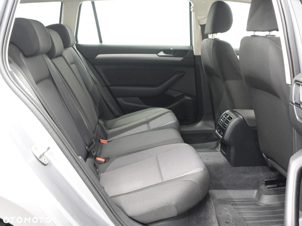 Volkswagen Passat - 24