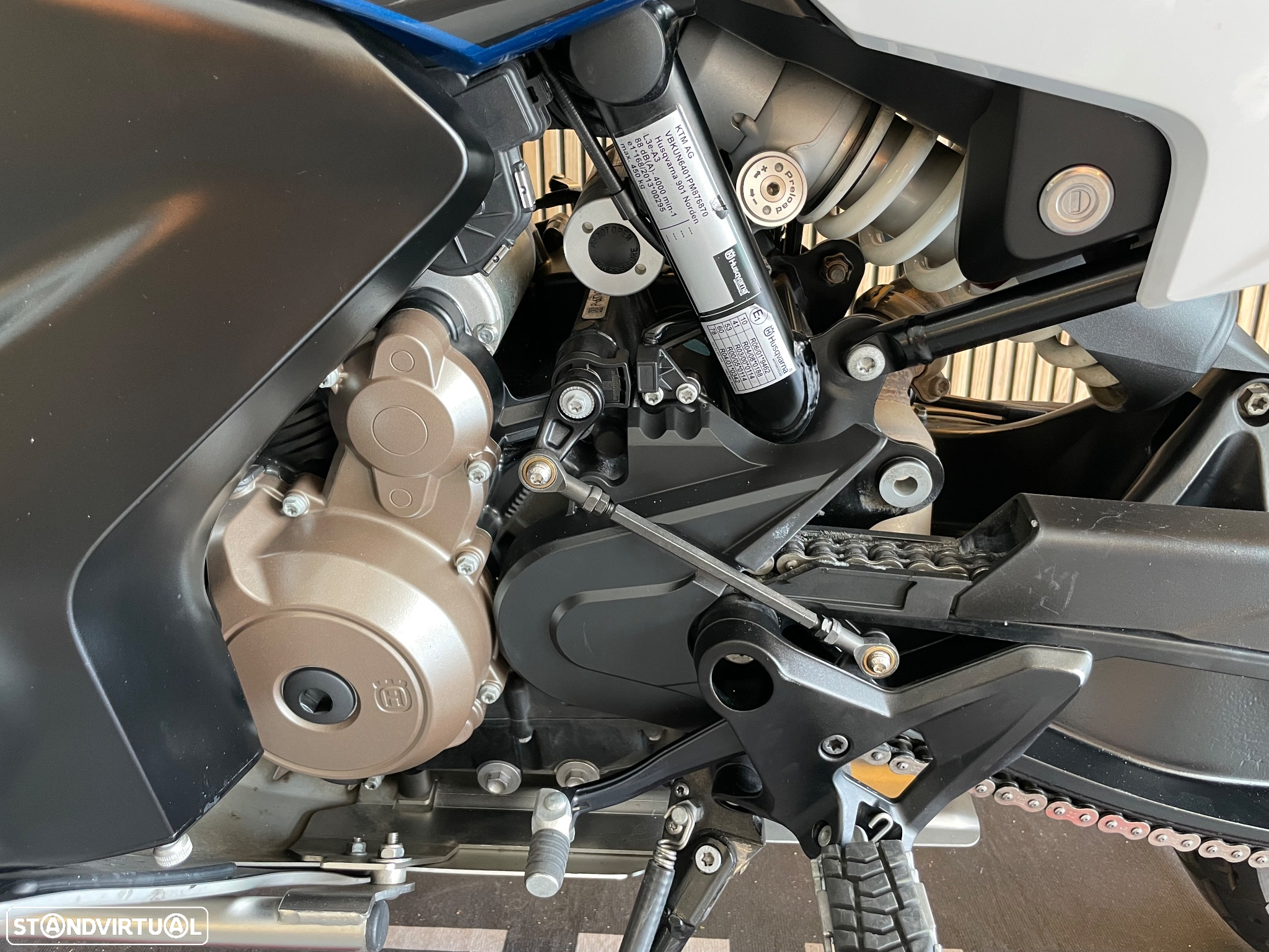 Husqvarna Norden 901 Expedition - 9