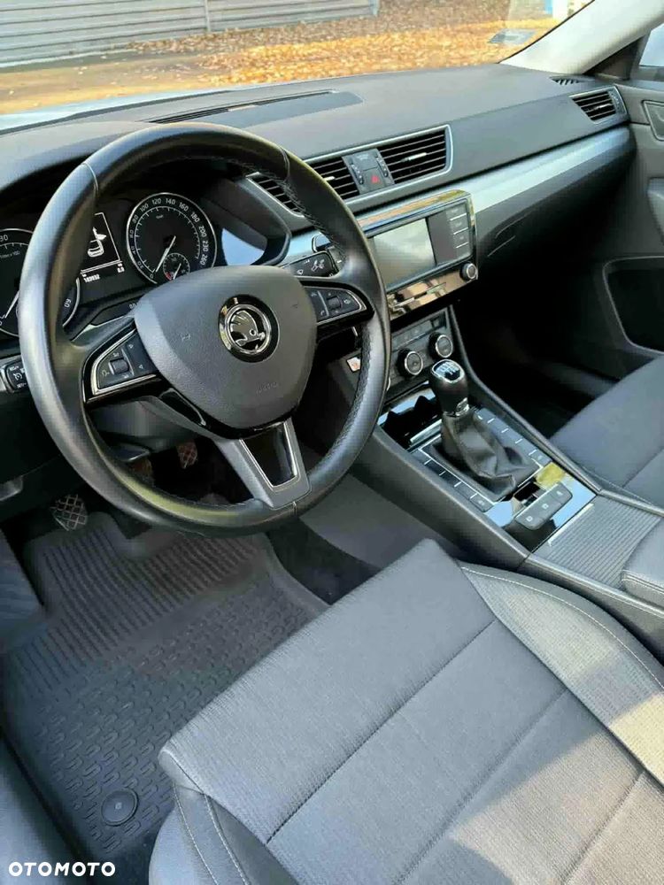 Skoda Superb 2.0 TDI Style - 4