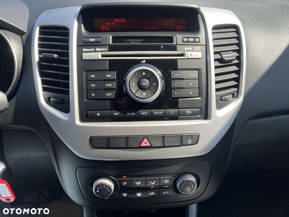 Kia Venga - 15
