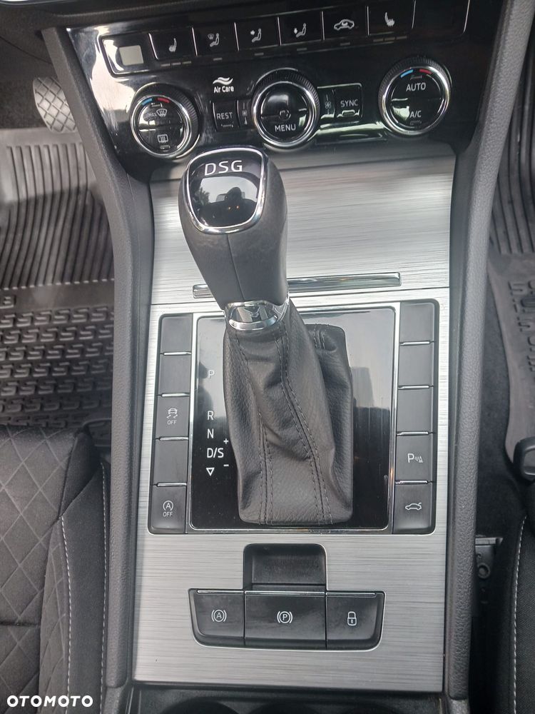 Skoda Superb 2.0 TDI Sportline DSG - 28