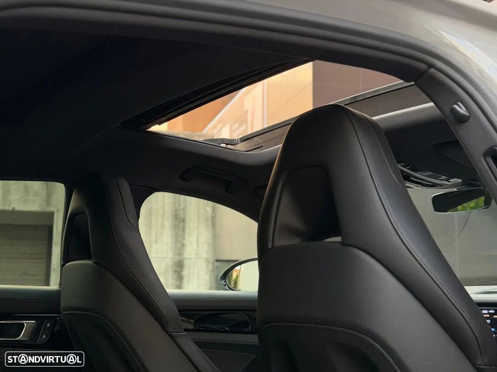 Porsche Panamera 4 E-Hybrid Platinum Edition com PDLS - 24