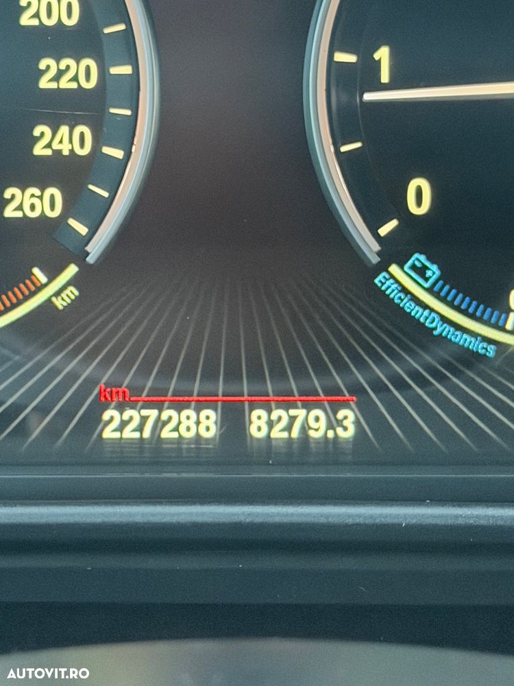 BMW Seria 5 520d xDrive - 10