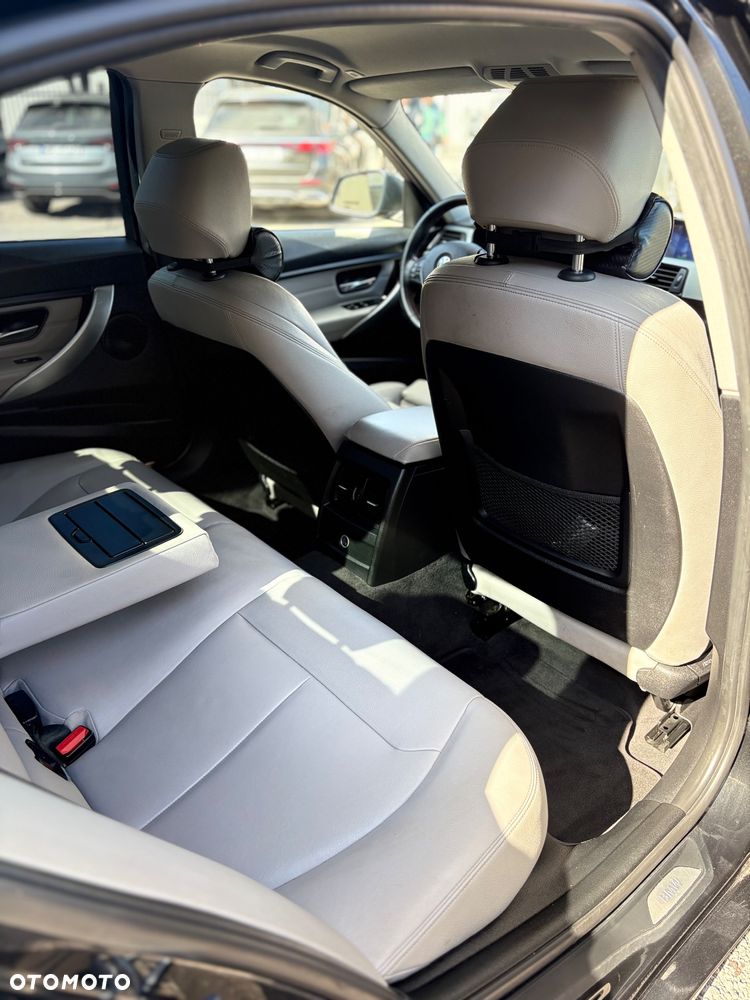 BMW Seria 3 328i Sport Line - 40