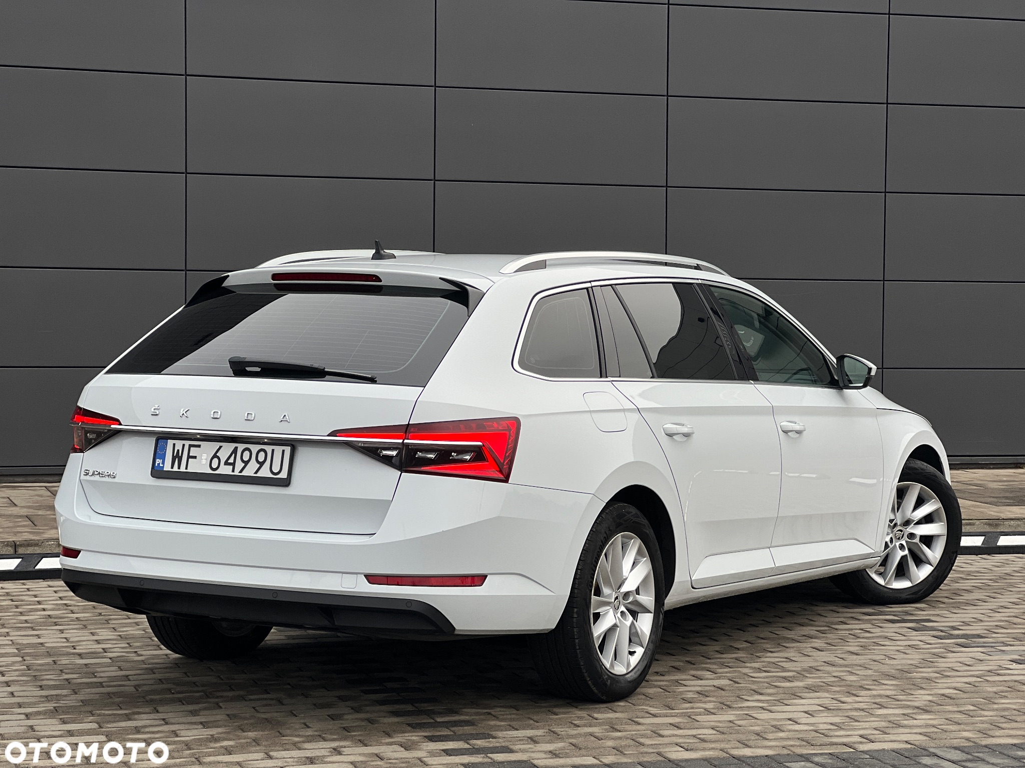 Skoda Superb 2.0 TDI Ambition DSG - 18
