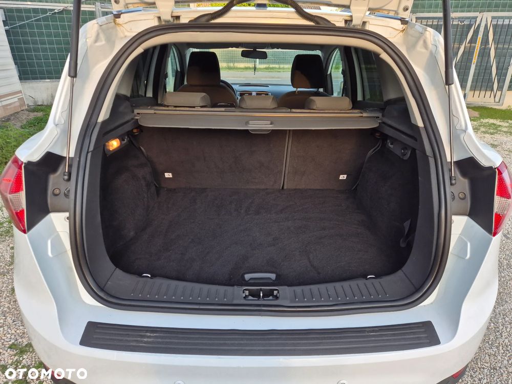 Ford Kuga 2.0 TDCi 2x4 Titanium - 17