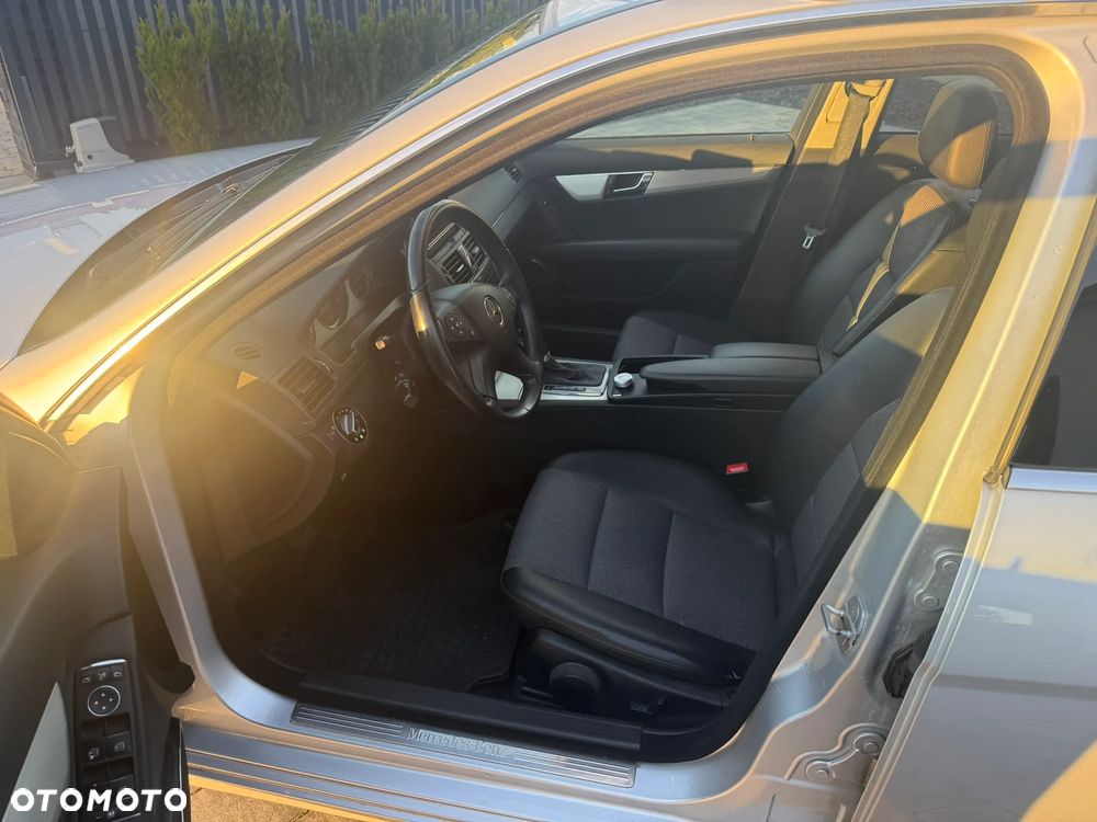 Mercedes-Benz Klasa C 220 T CDI DPF Automatik Avantgarde - 9
